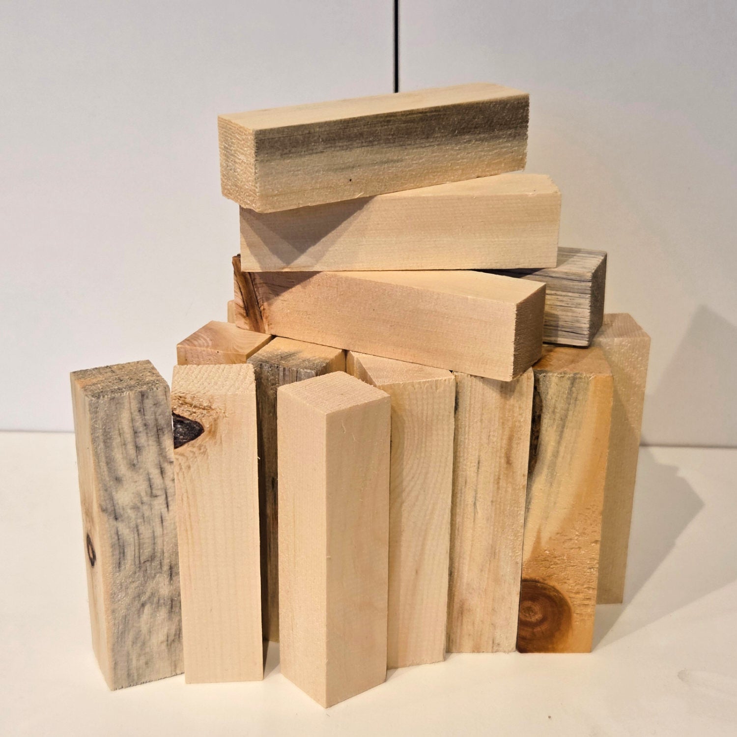 30 Stk. Zirbenreste klein 10 x 2,5 x 2,5 cm