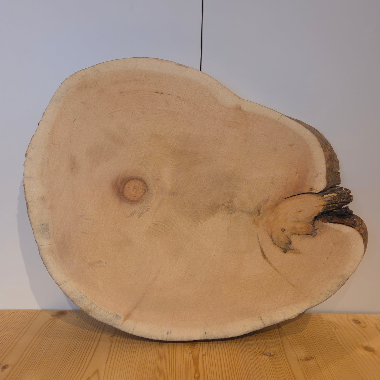 Zirben Baumscheibe  Ø 53 x 42 cm  Stärke 3,5 cm