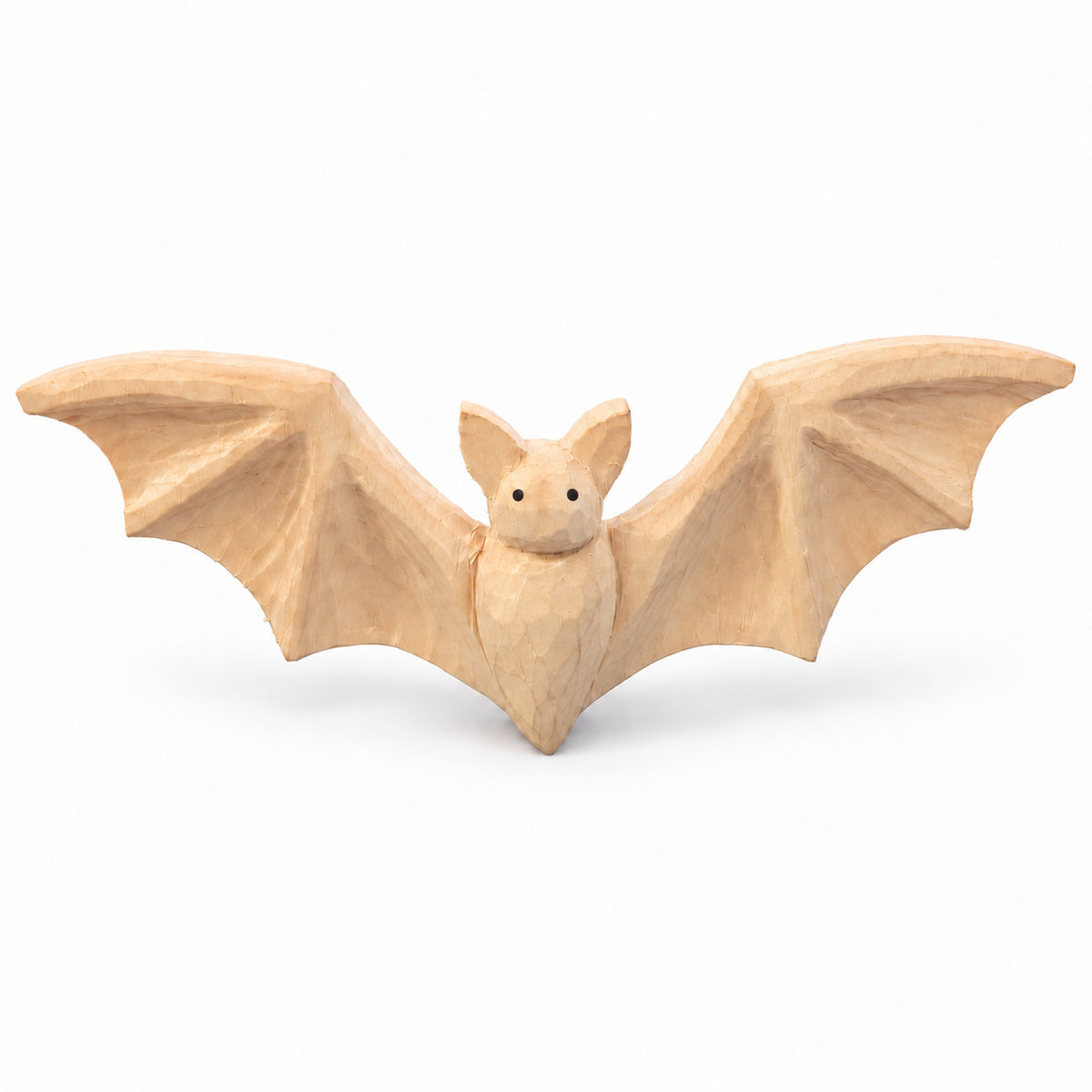 Geschnitzte Fledermaus aus Lindenholz mit kleinen schwarzen Augen und ausgearbeiteten Flügeln als Gestaltungsbeispiel
