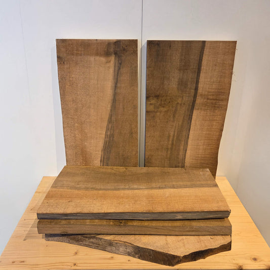 5 Stk. Nussholz Bretter – 50 x 20–25 x 3 cm  sägerau